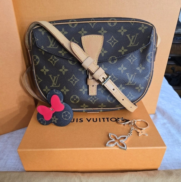Louis Vuitton Handbags - 🤎Authentic Louis Vuitton Jeunefille MM Crossbody bag🤎
